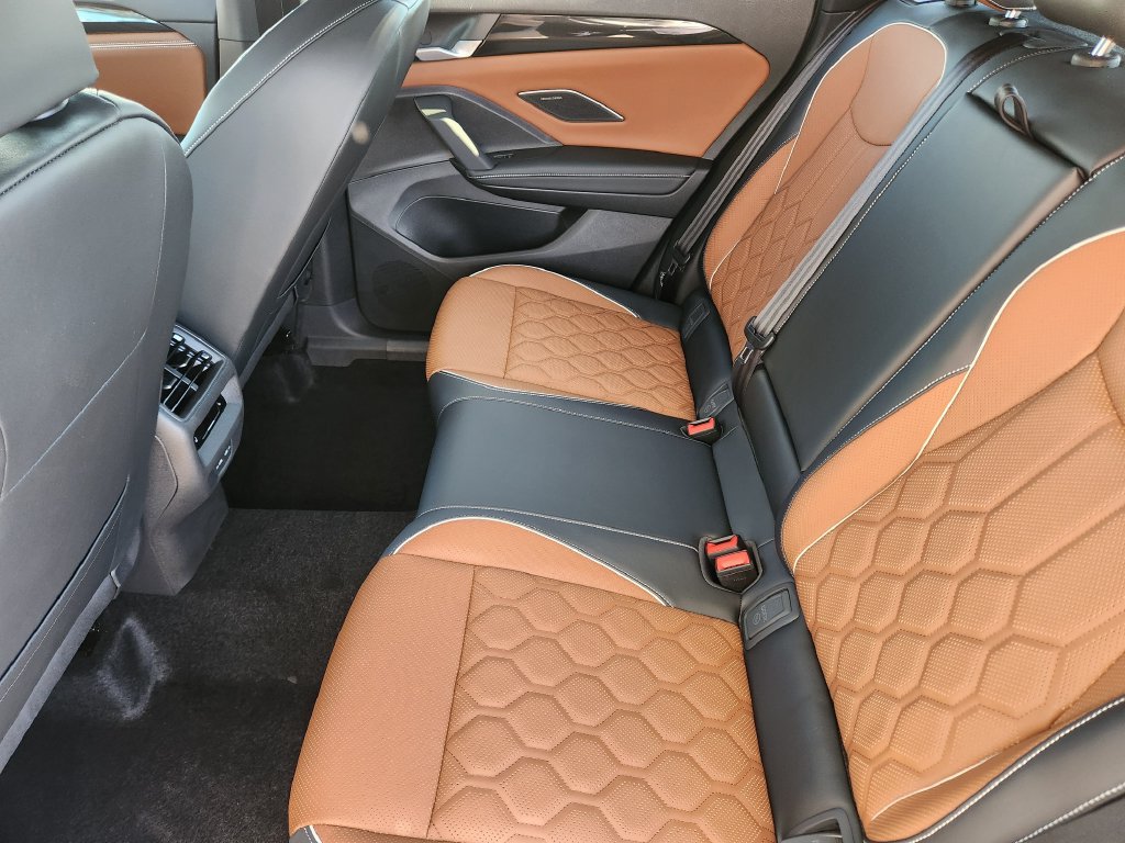 New 2027 Volkswagen Tiguan SEL R-Line AWD/4WD image 18