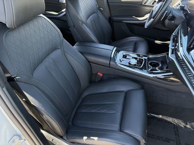 Used 2025 BMW X7 M60i image 11