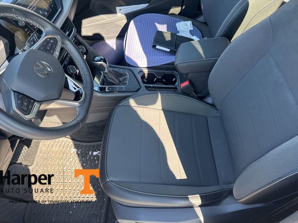 Used 2023 Volkswagen Taos SE w/ Black Wheel Package image 12