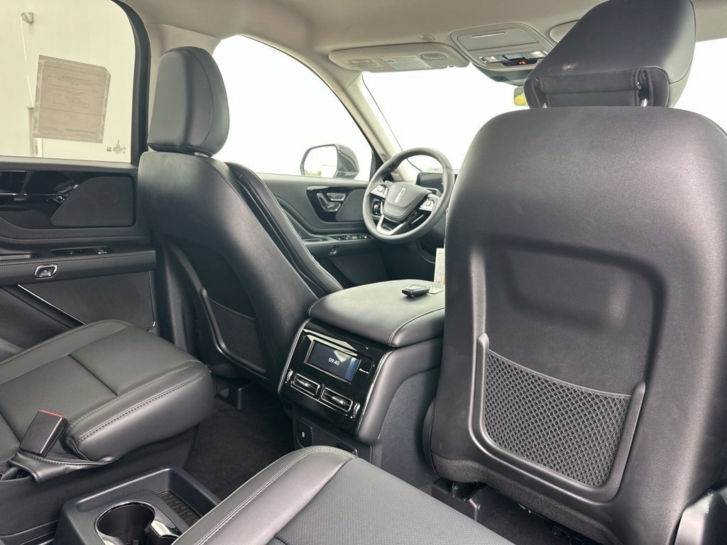 New 2026 Lincoln Aviator AWD image 30
