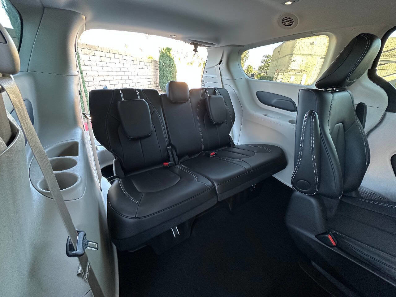 Used 2024 Chrysler Pacifica Limited FWD image 25