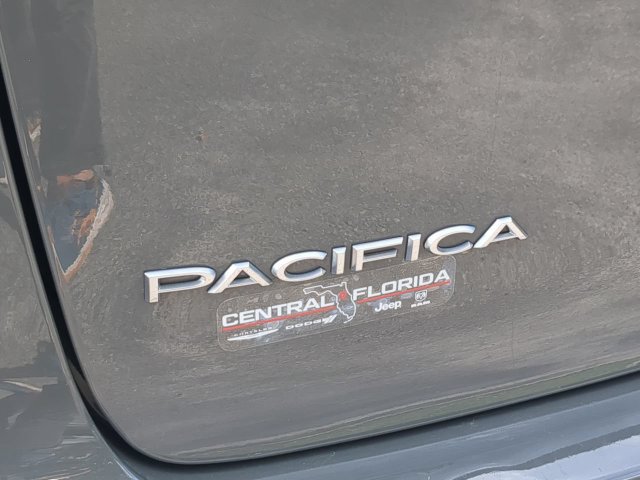 Used 2023 Chrysler Pacifica Pinnacle FWD image 13