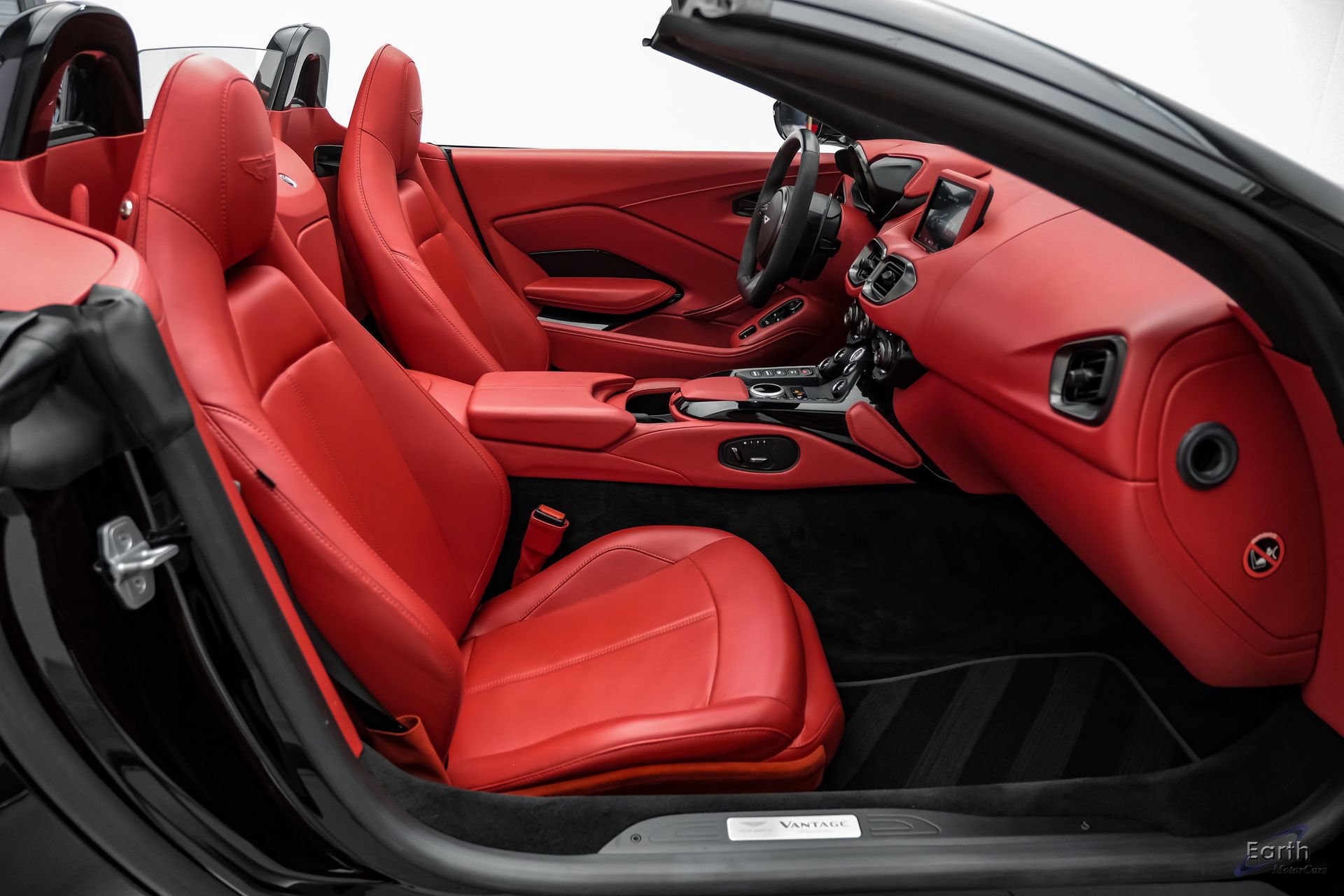 Used 2022 Aston Martin V8 Vantage Roadster RWD image 53