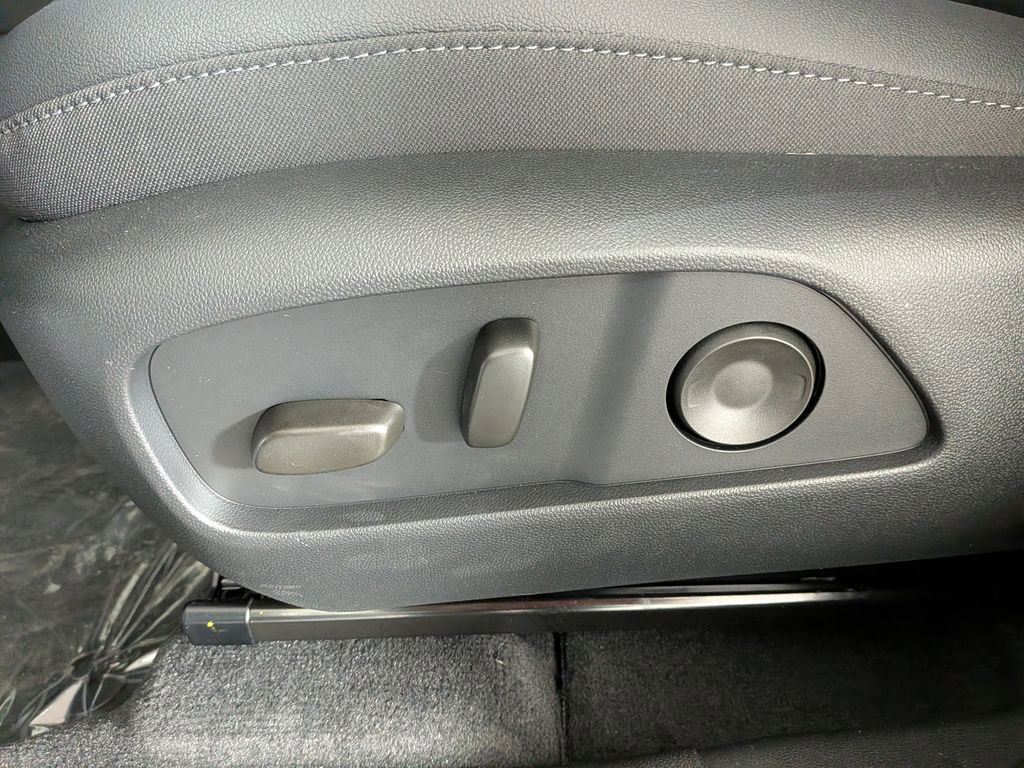 New 2026 Chevrolet Equinox LT w/ Convenience Package II image 17