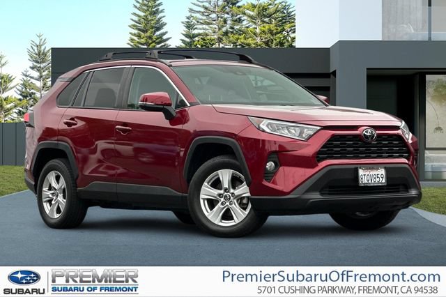 Used 2021 Toyota RAV4 XLE w/ Convenience Package FWD image 1