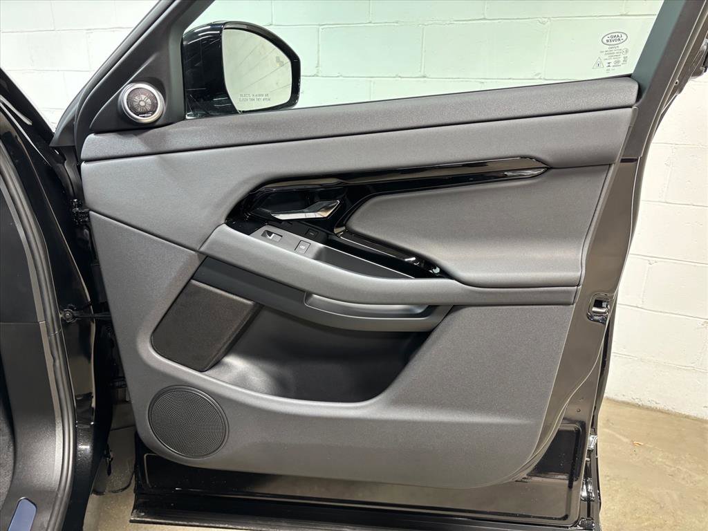 New 2026 Land Rover Range Rover Evoque Dynamic SE image 32