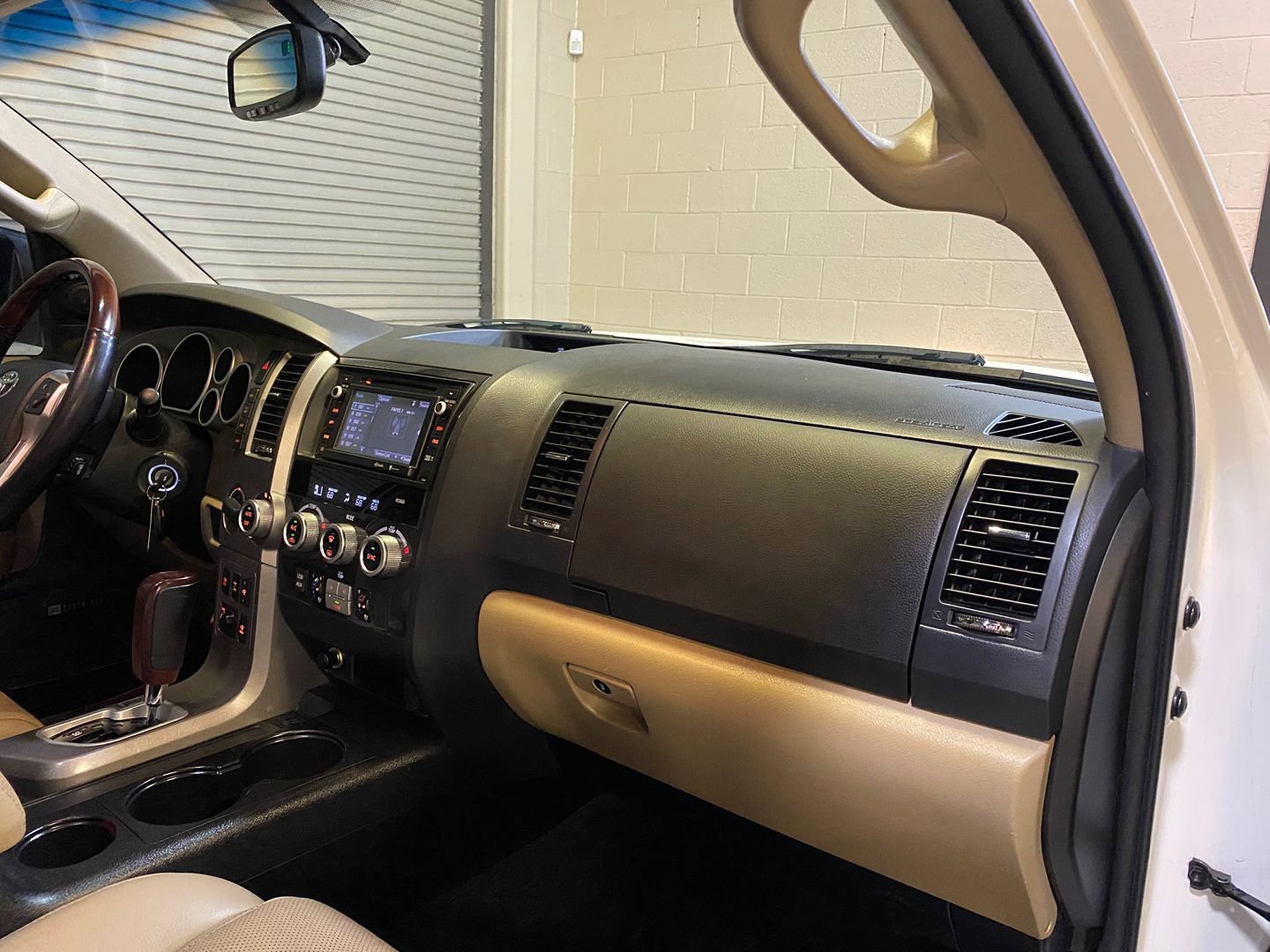 Used 2014 Toyota Sequoia Platinum AWD/4WD image 35