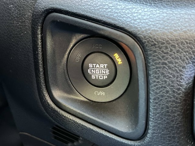 Used 2025 Jeep Gladiator Mojave AWD/4WD image 32