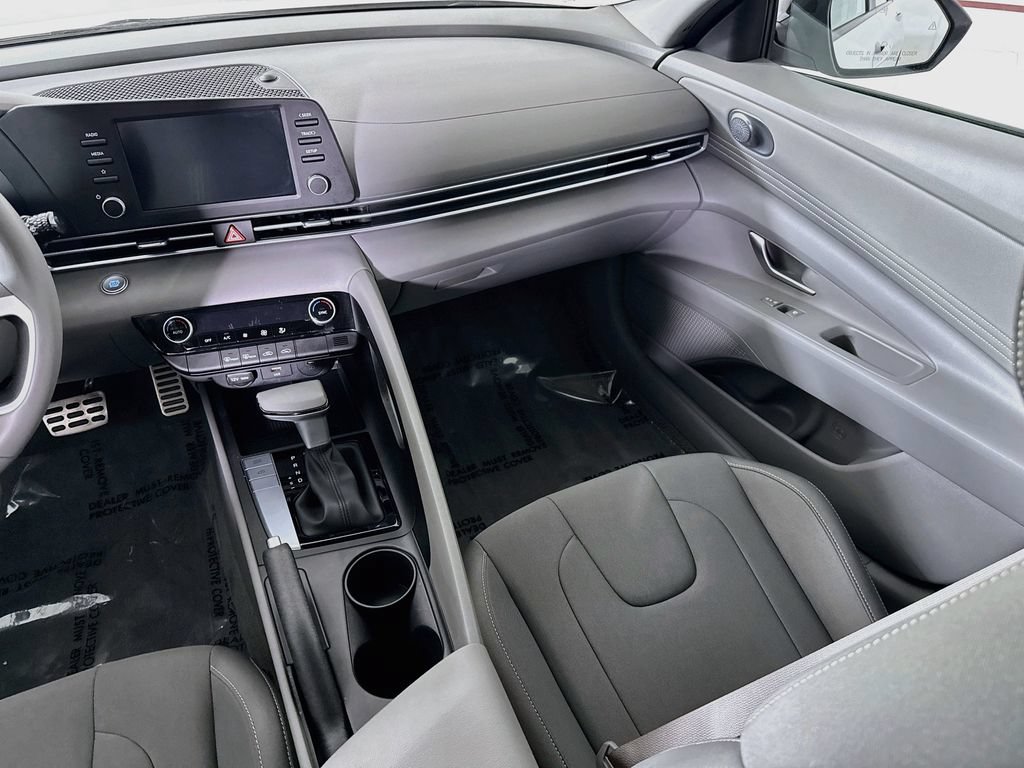 Certified 2025 Hyundai Elantra Sport FWD image 26