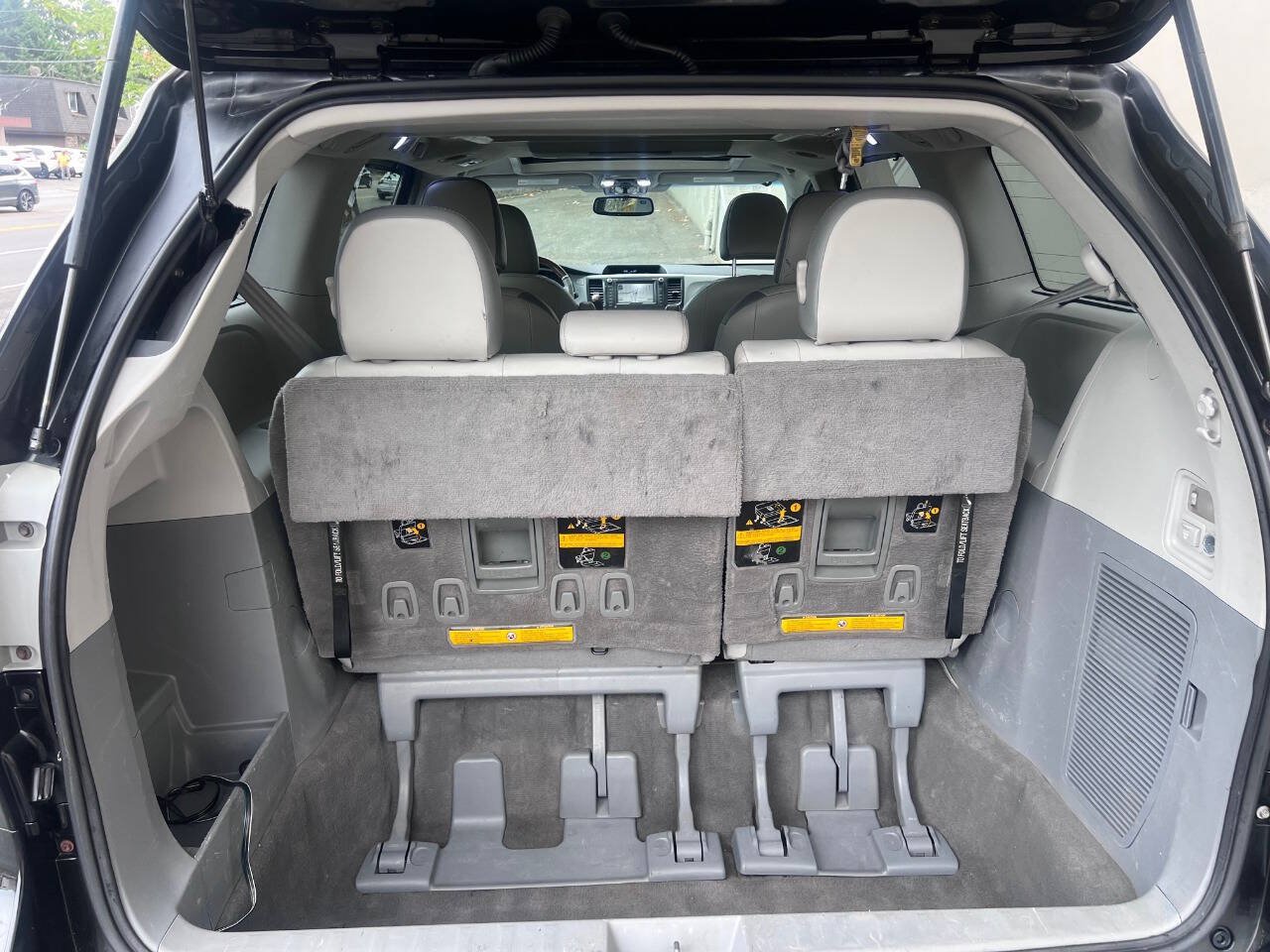 Used 2011 Toyota Sienna Limited w/ Premium Pkg AWD/4WD image 9