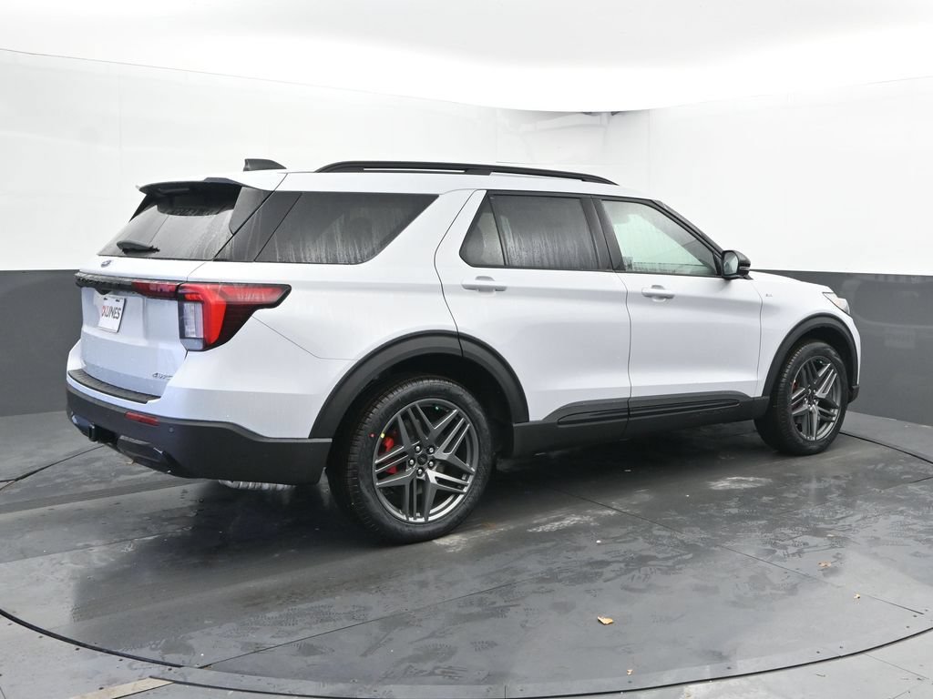 New 2026 Ford Explorer ST-Line w/ ST-Line Street Pack AWD/4WD image 2