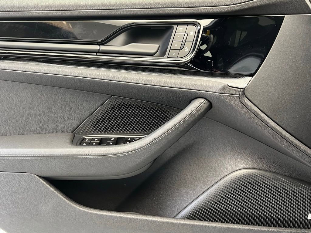 Used 2024 Porsche Panamera image 19