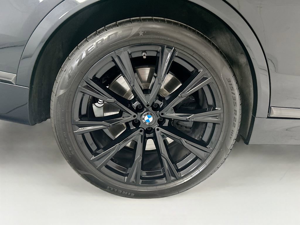 Used 2021 BMW X7 M50i w/ Dynamic Handling Package AWD/4WD image 32