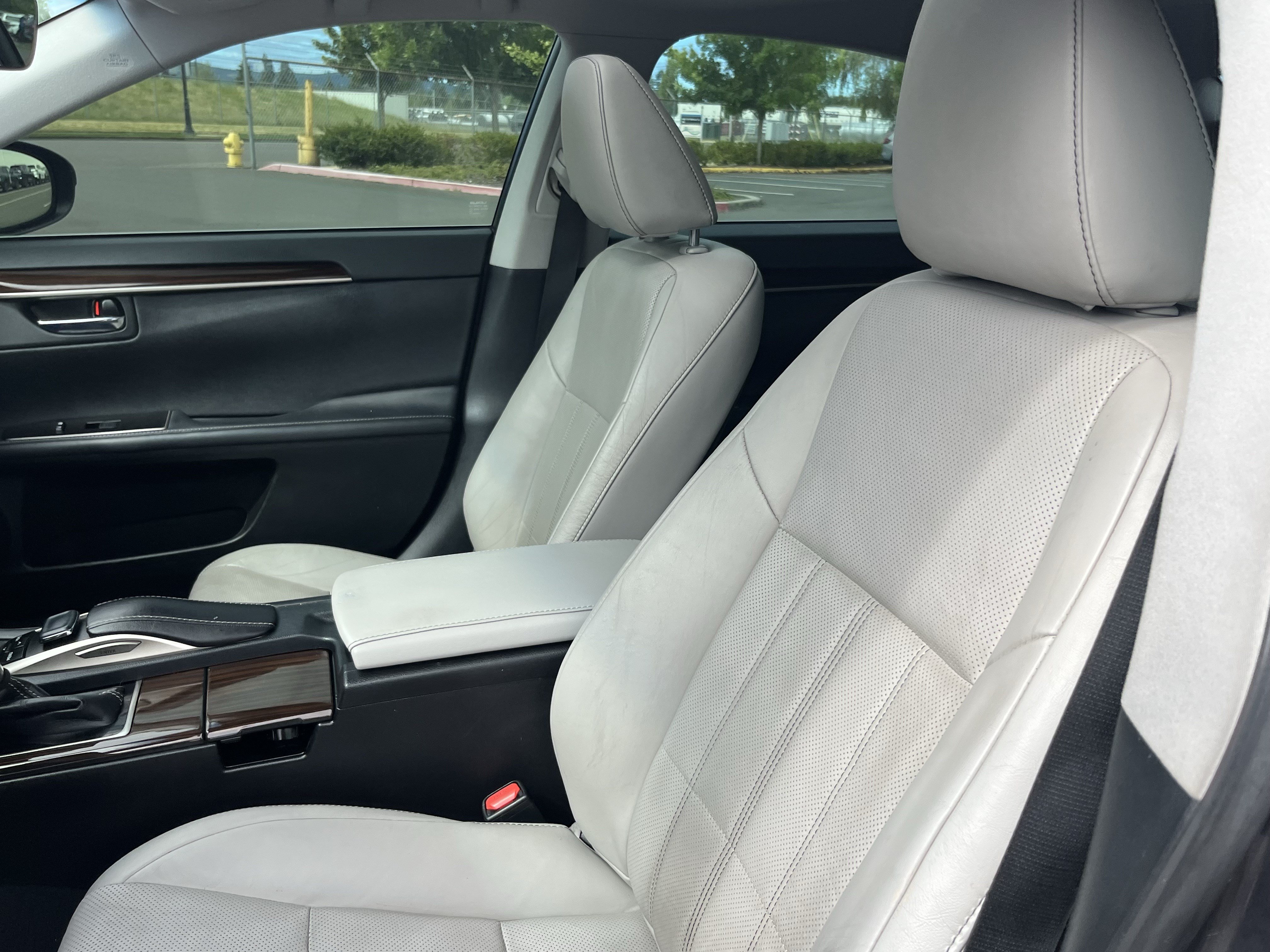 Used 2016 Lexus ES 350 w/ Luxury Package w/Wood Trim FWD image 19