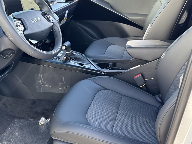 New 2025 Kia Niro EX Touring image 32