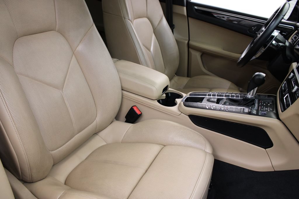 Used 2020 Porsche Macan AWD/4WD image 24