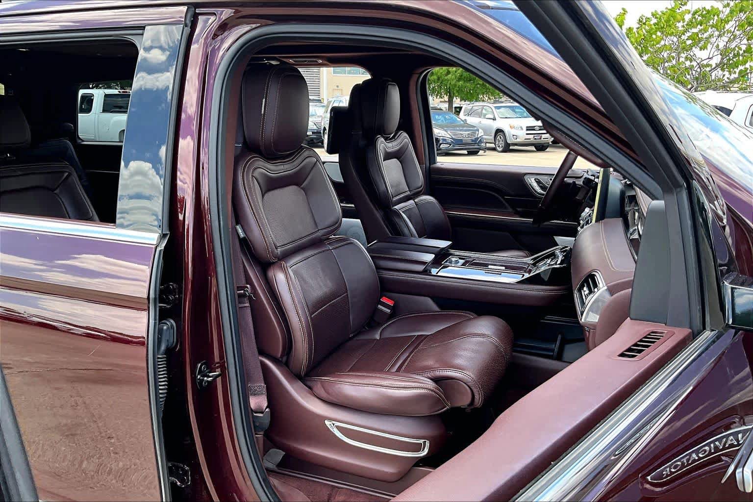 Used 2018 Lincoln Navigator Black Label w/ Cargo Package AWD/4WD image 8