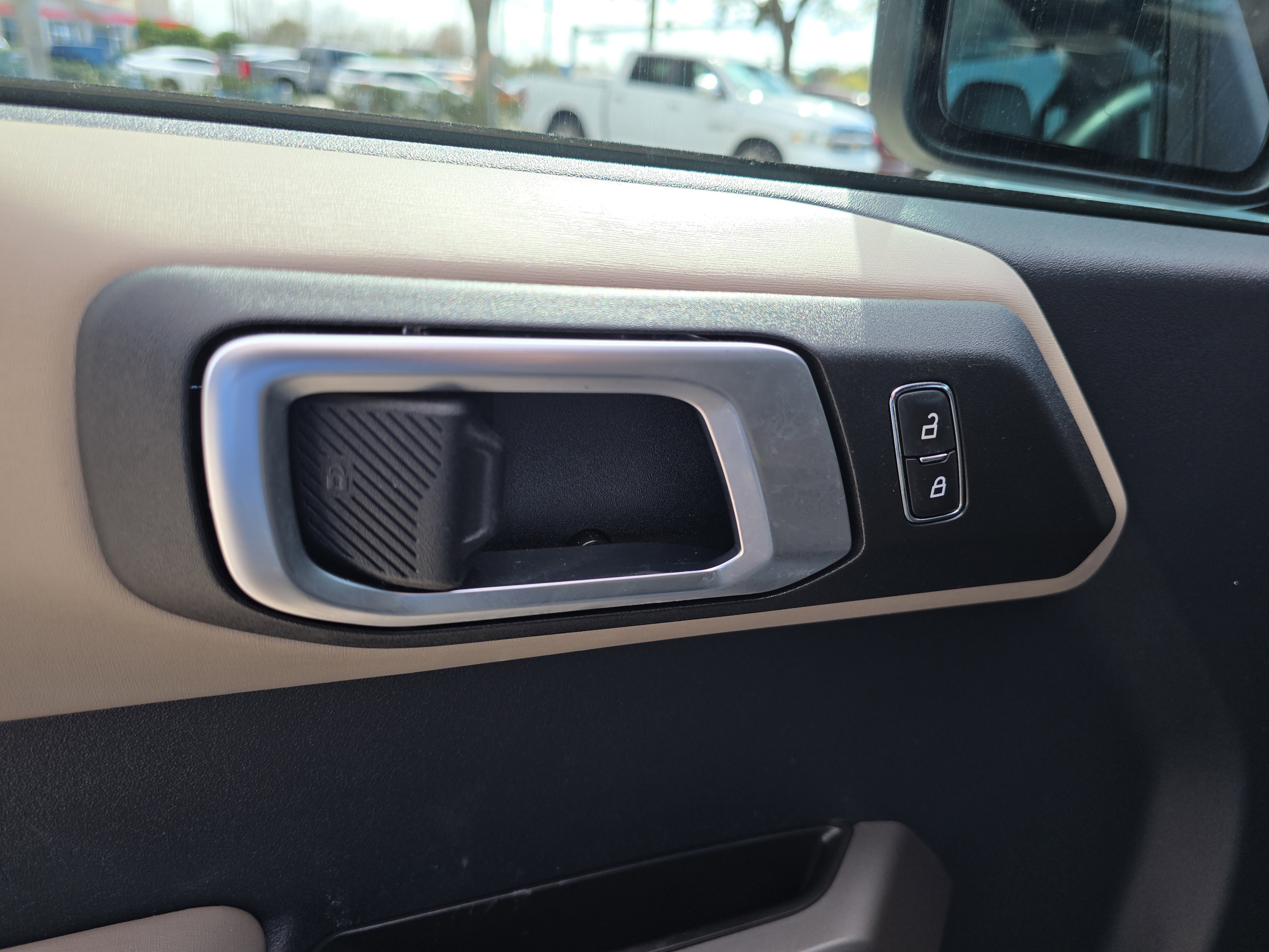 Used 2023 Ford Bronco Wildtrak image 18