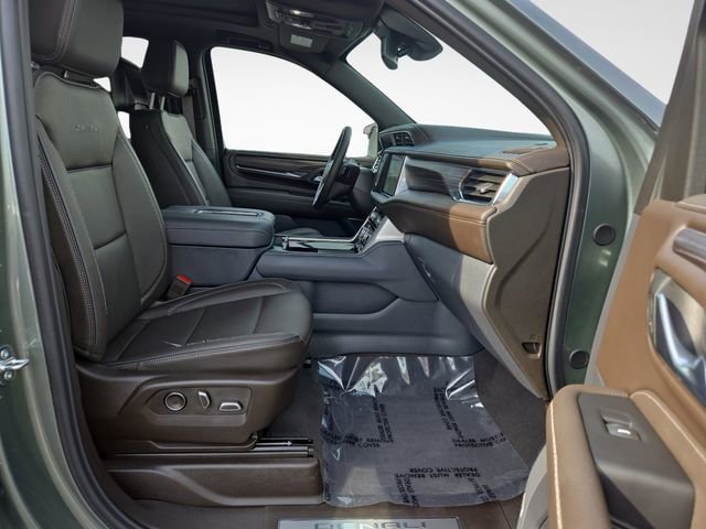 Used 2024 GMC Yukon XL Denali AWD/4WD image 37