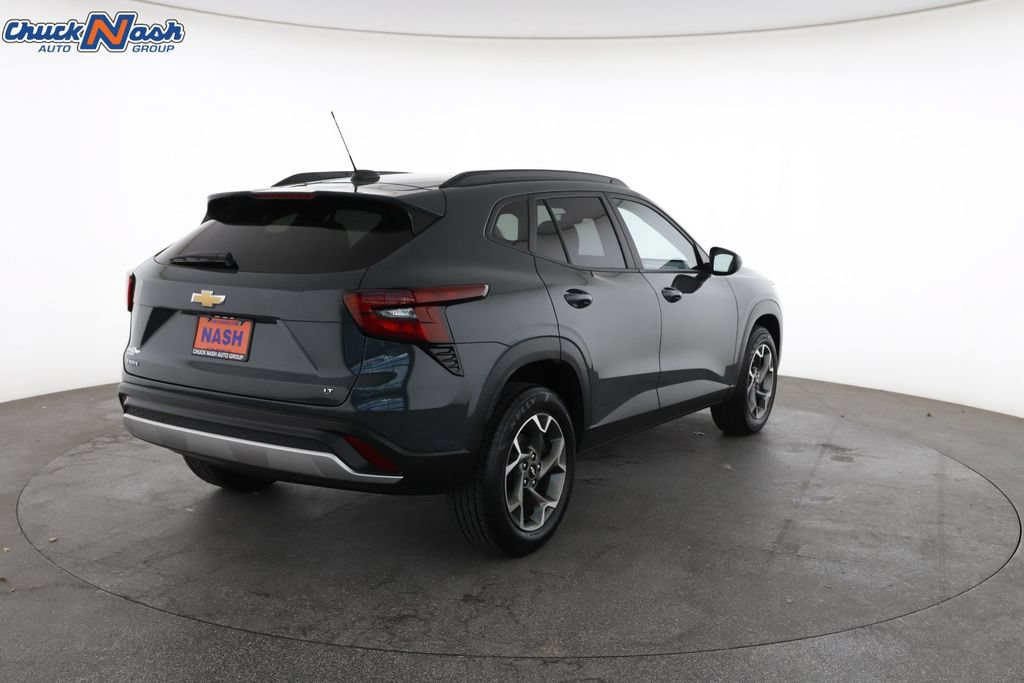 Used 2025 Chevrolet Trax LT FWD image 12