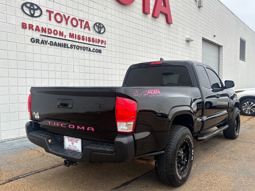 Used 2017 Toyota Tacoma SR image 5