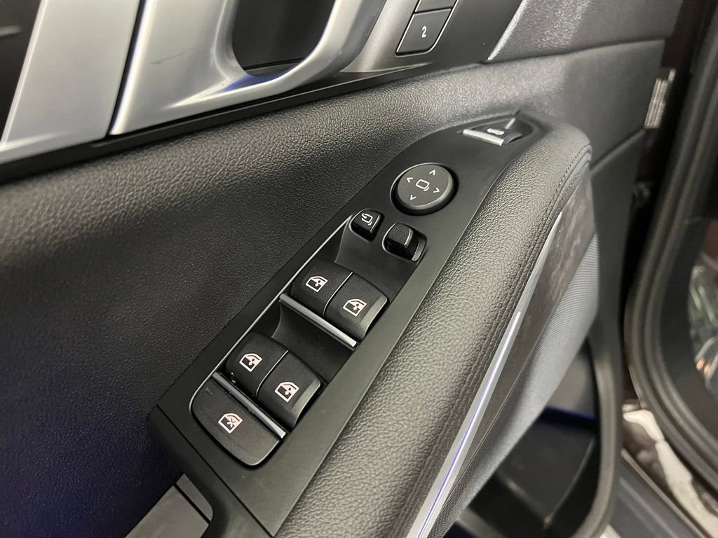 Used 2022 BMW X5 xDrive40i w/ Premium Package AWD/4WD image 18