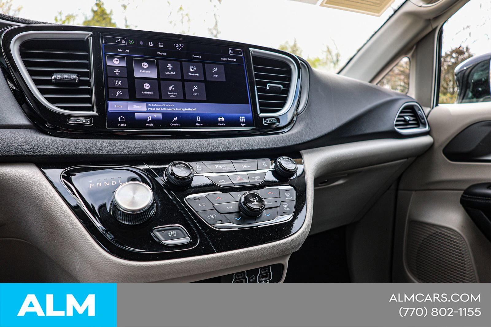 Used 2024 Chrysler Pacifica Touring-L image 32