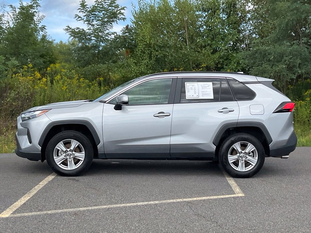 Used 2025 Toyota RAV4 XLE AWD/4WD image 28
