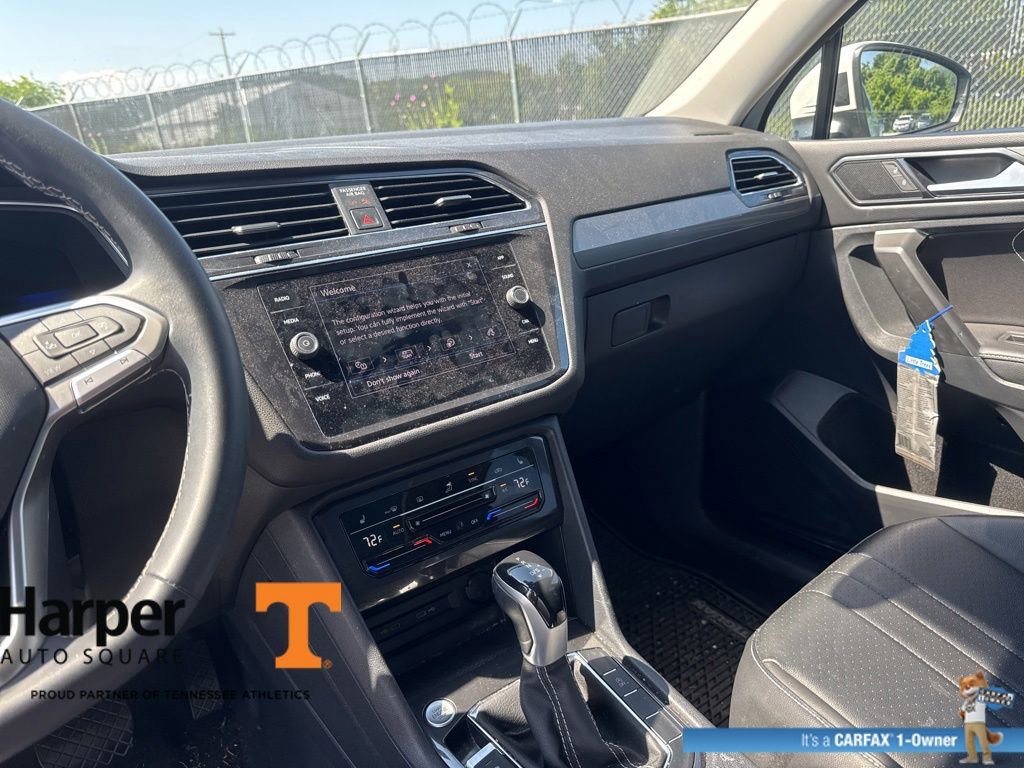 Used 2022 Volkswagen Tiguan SE w/ Panoramic Sunroof Package AWD/4WD image 16