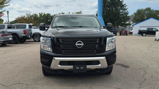 Used 2023 Nissan Titan SV AWD/4WD image 3