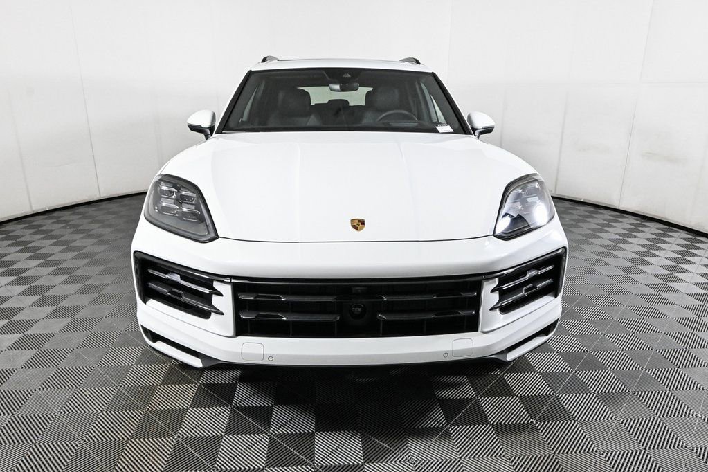 Certified 2025 Porsche Cayenne image 28
