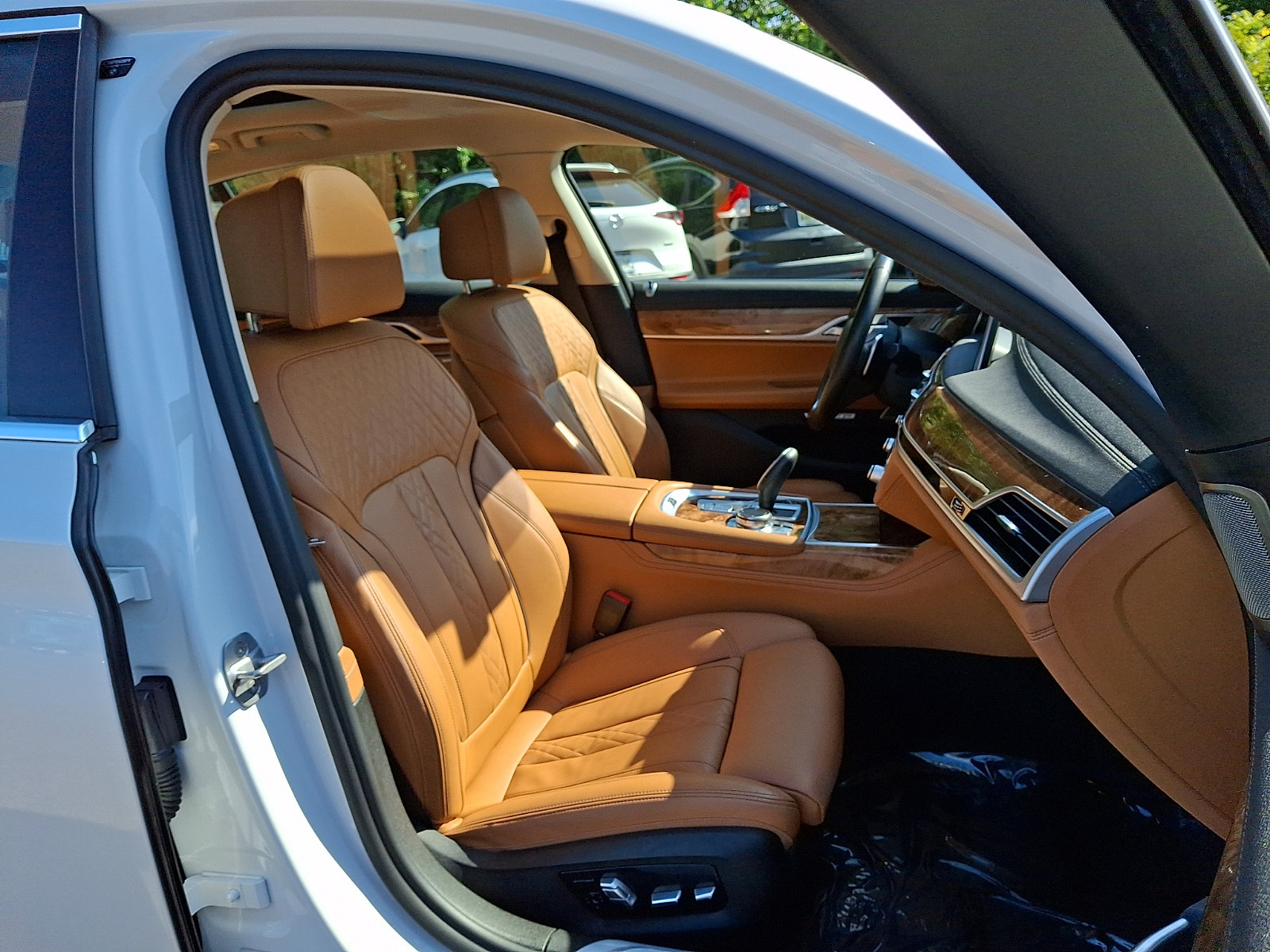 Used 2018 BMW 750i xDrive AWD/4WD image 3