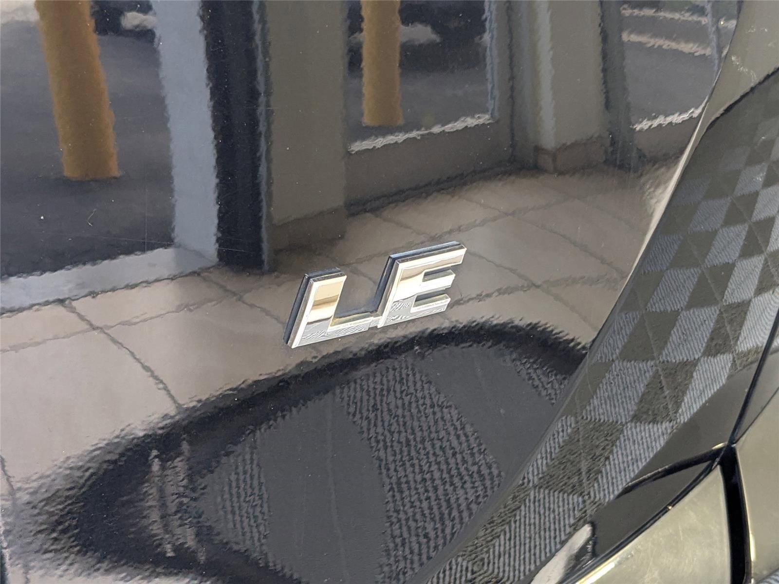 Used 2018 Toyota RAV4 LE image 5