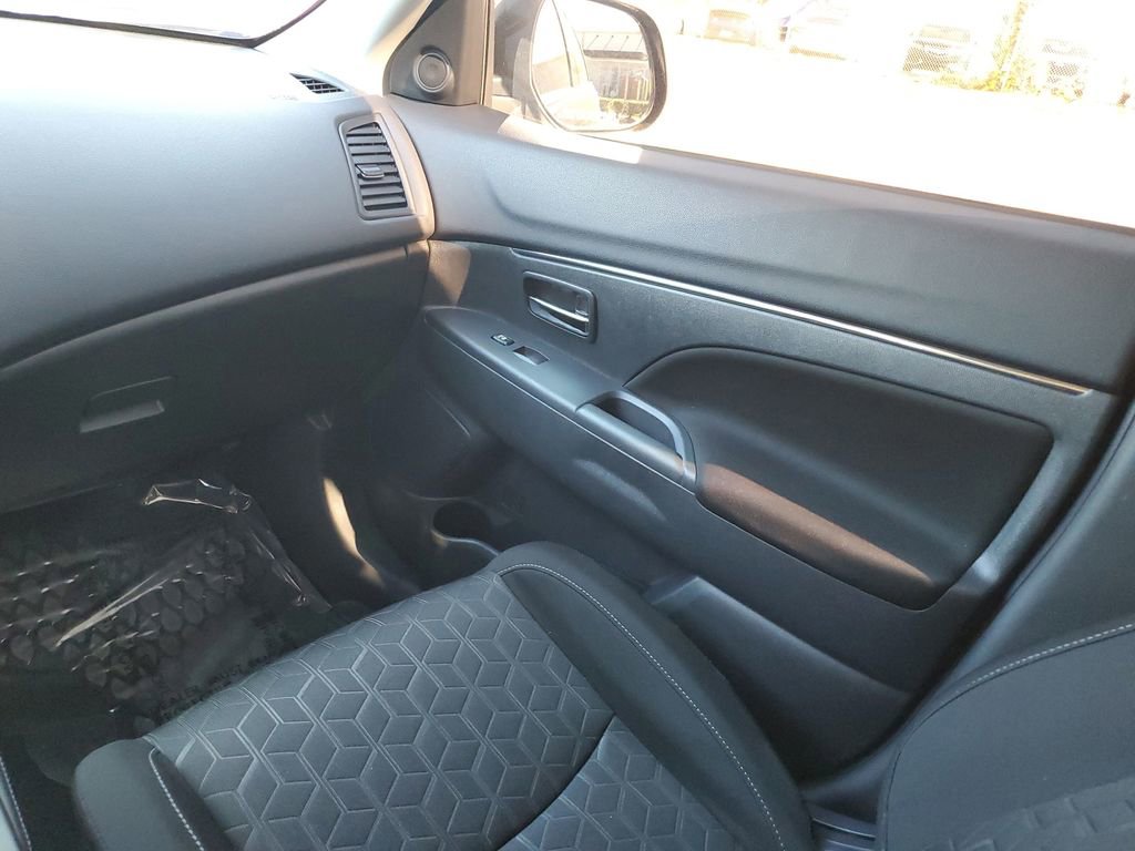 Used 2025 Mitsubishi Outlander Sport ES image 9