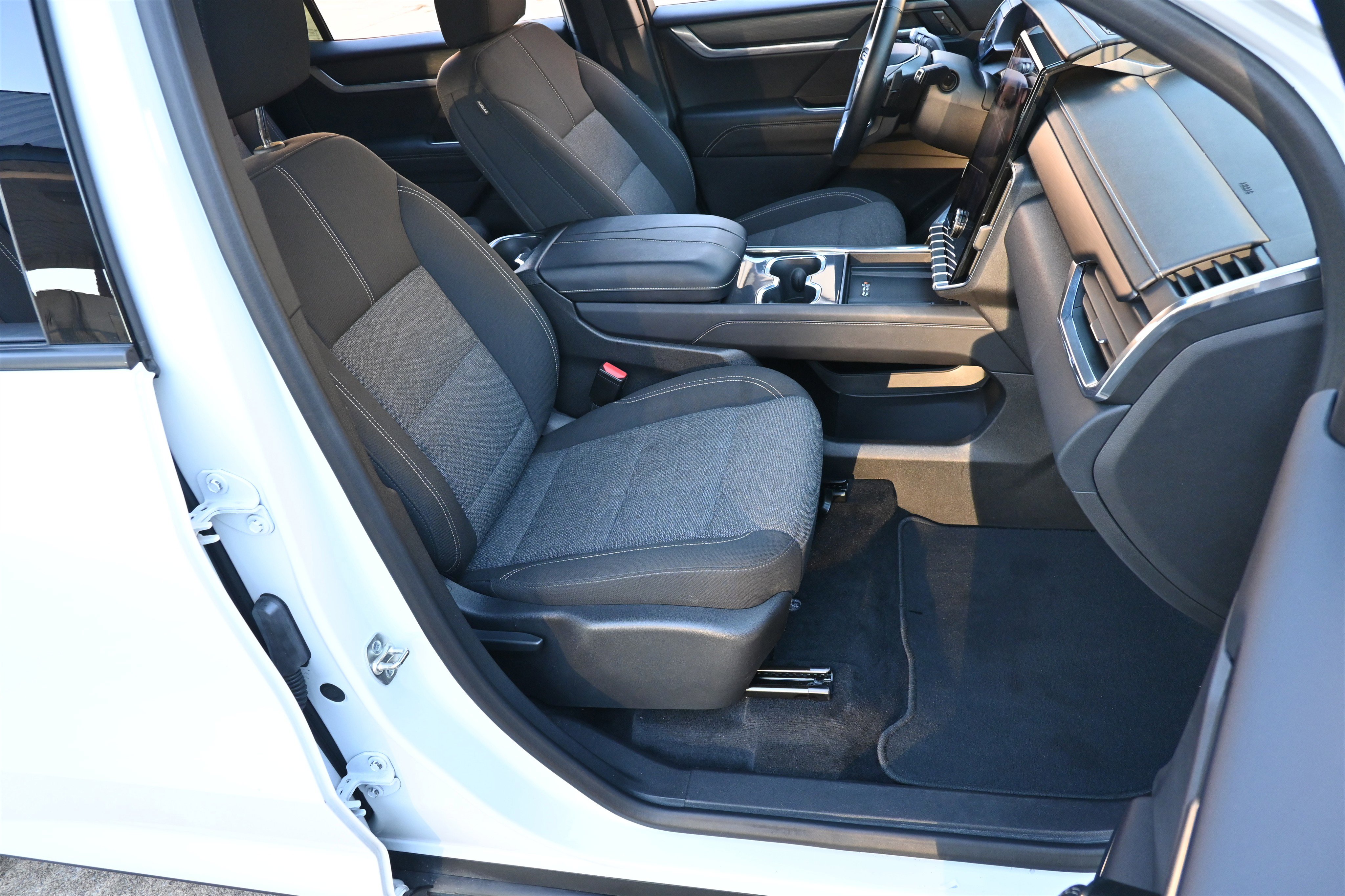 Used 2025 GMC Acadia Elevation image 22