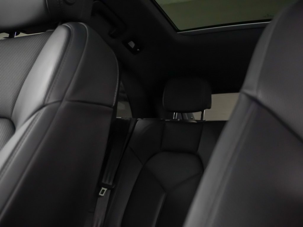 Certified 2025 Porsche Macan image 36