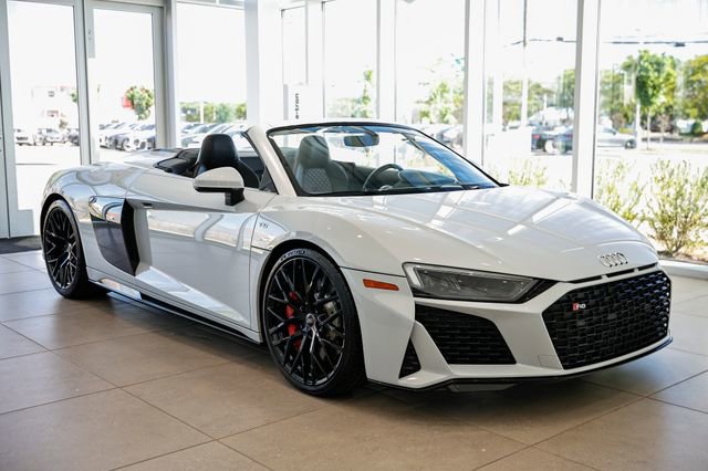 Used 2020 Audi R8 V10 w/ Carbon Exterior Package AWD/4WD image 1