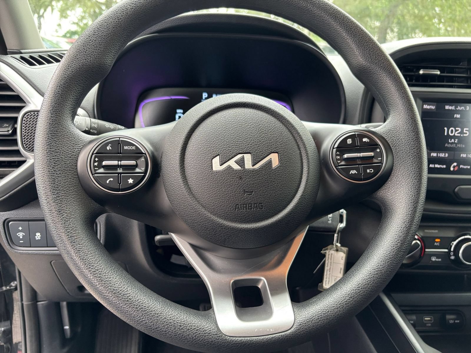Used 2025 Kia Soul LX w/ LX Technology Package FWD image 25