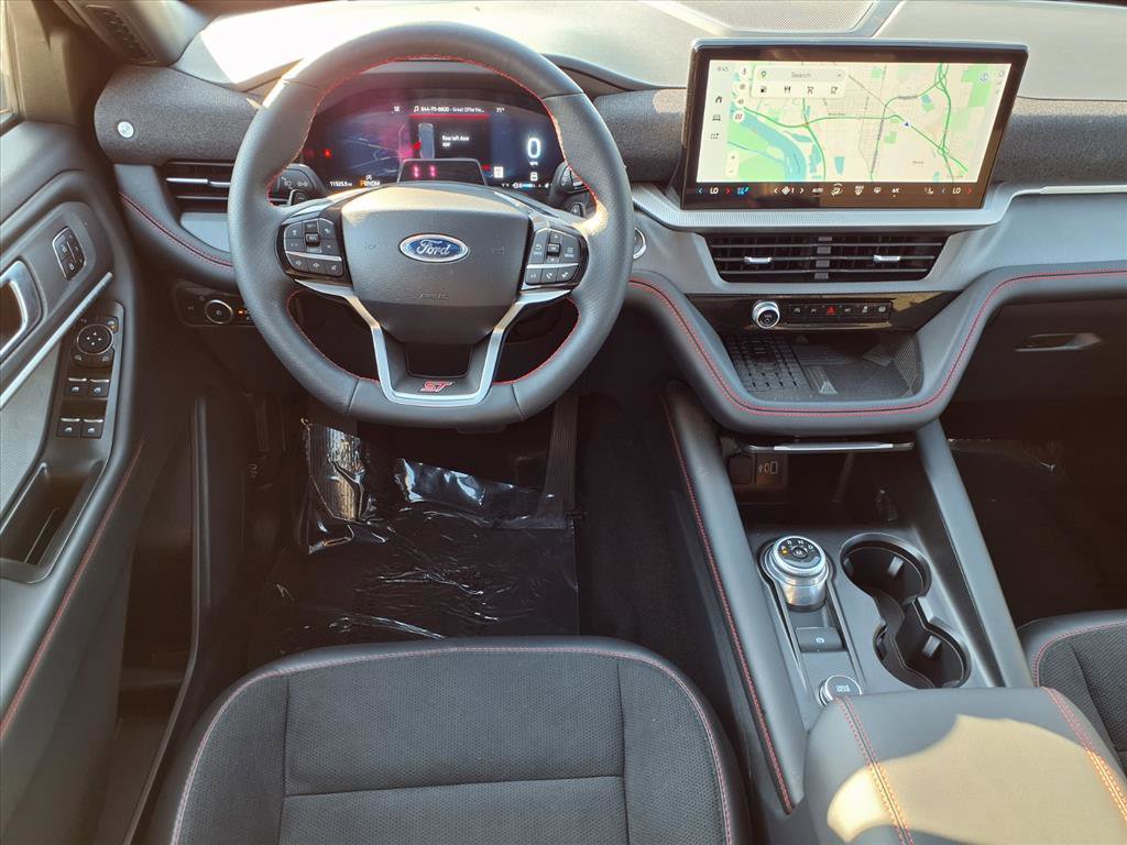 Used 2025 Ford Explorer ST image 2