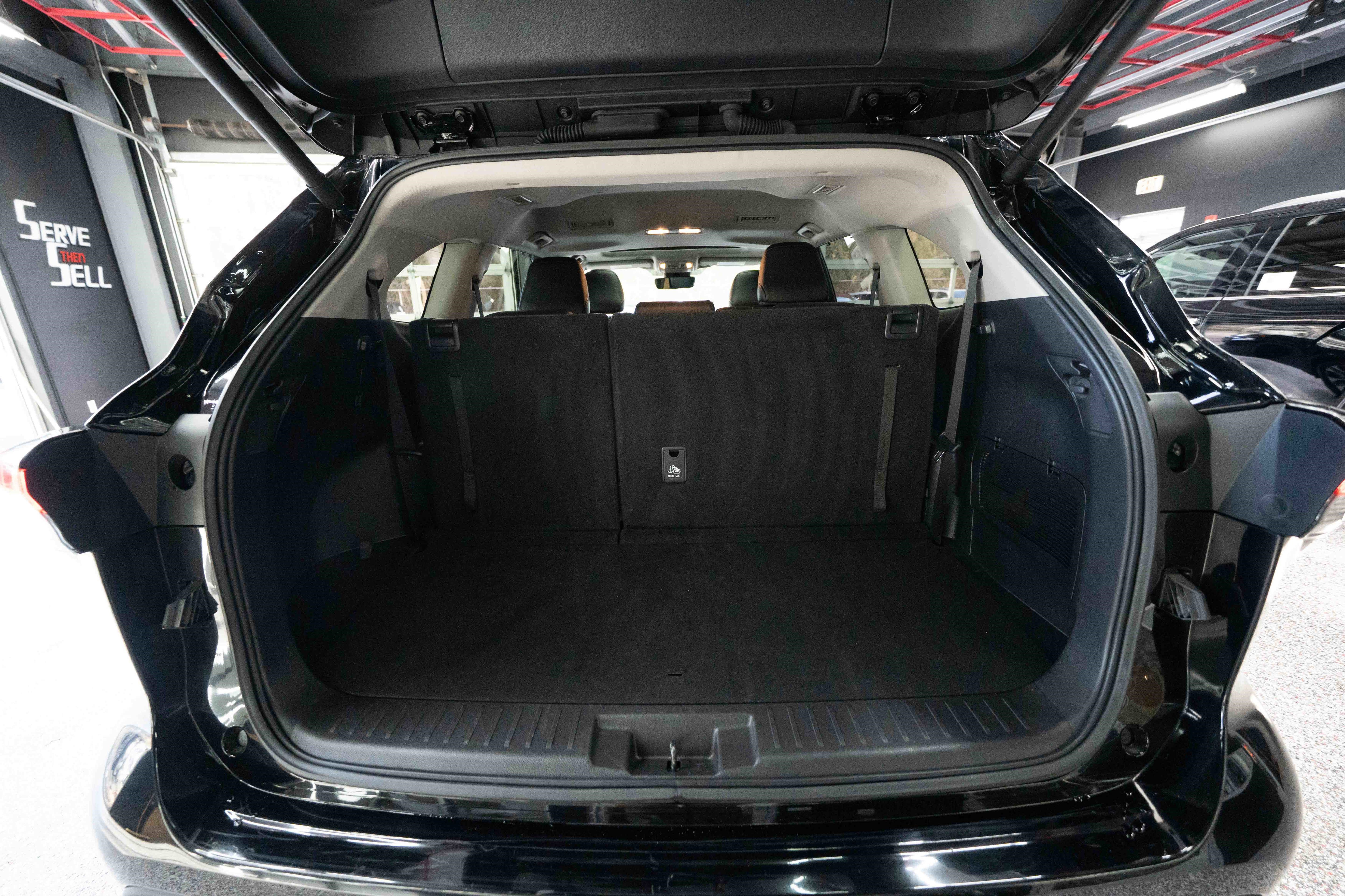 Used 2025 Toyota Highlander XLE image 28