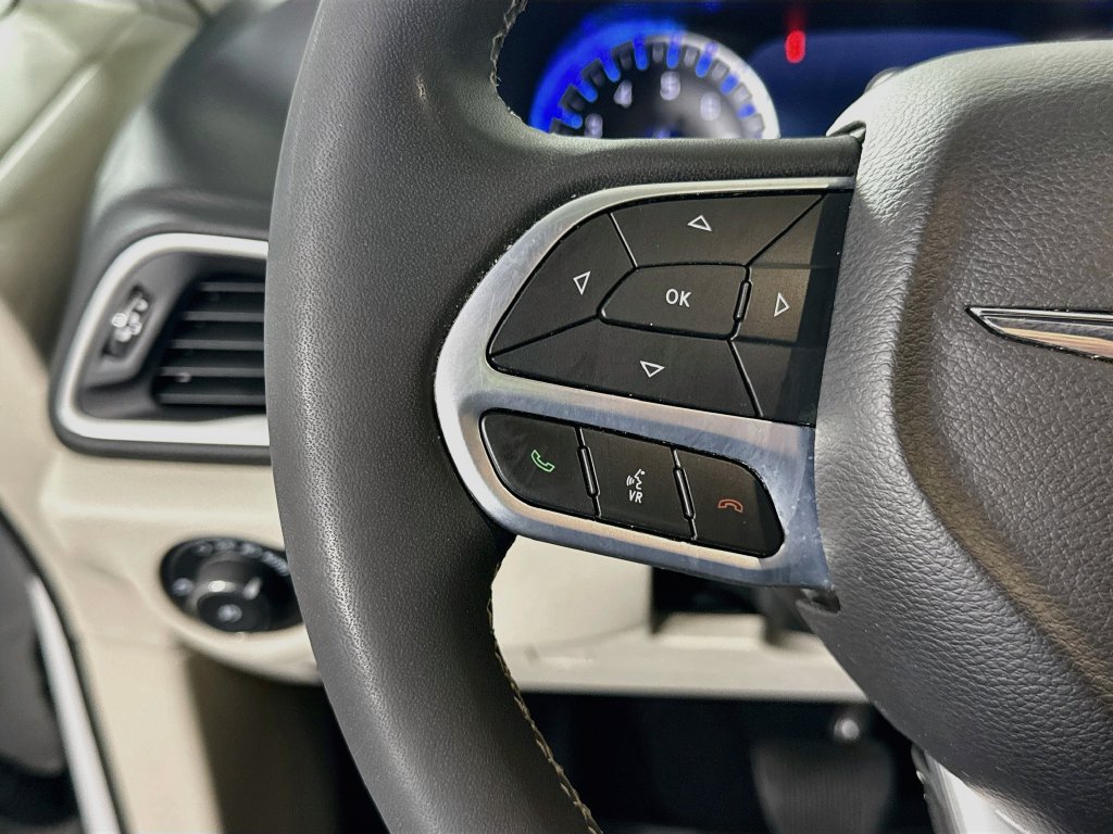 Used 2024 Chrysler Pacifica Touring-L FWD image 20