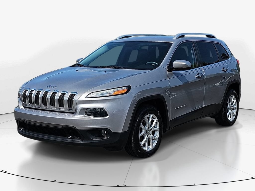 Used 2018 Jeep Cherokee Latitude Plus w/ Comfort/Convenience Group FWD image 11