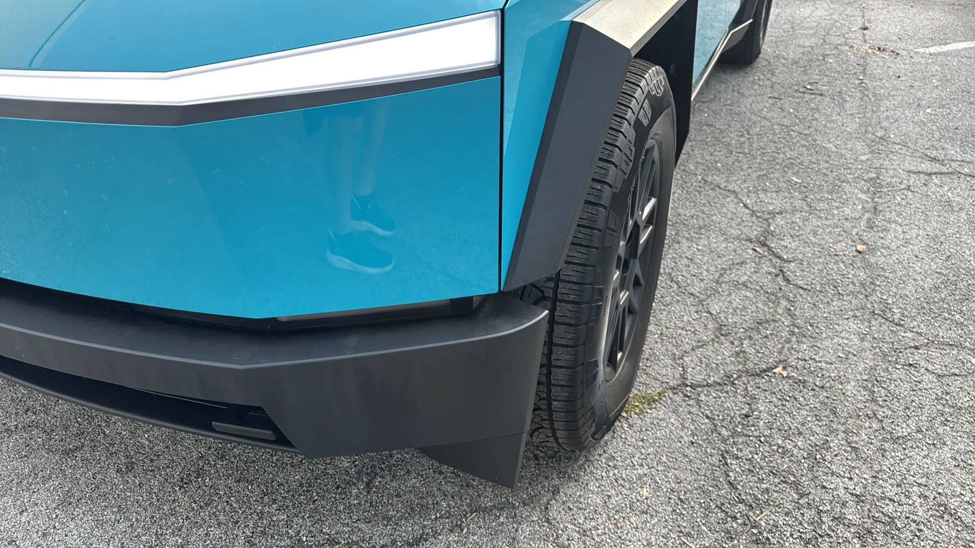Used 2024 Tesla Cybertruck AWD Crew Cab image 29
