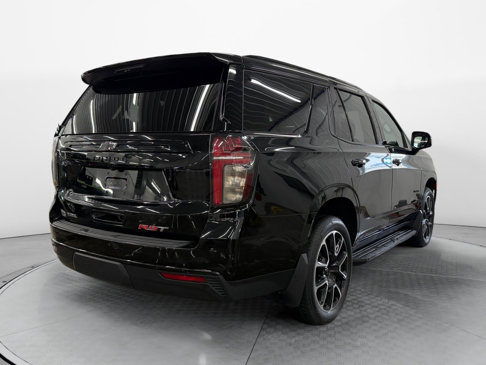 Used 2023 Chevrolet Tahoe RST w/ Luxury Package AWD/4WD image 5