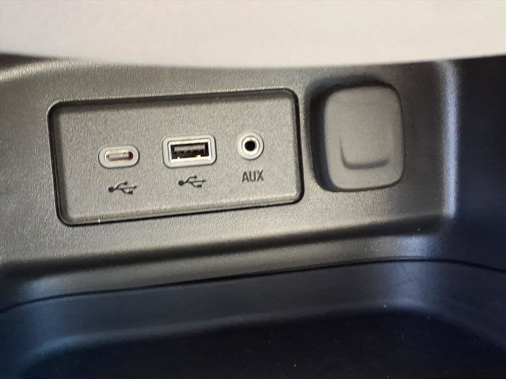 Used 2023 Chevrolet Equinox LS w/ LS Convenience Package FWD image 24