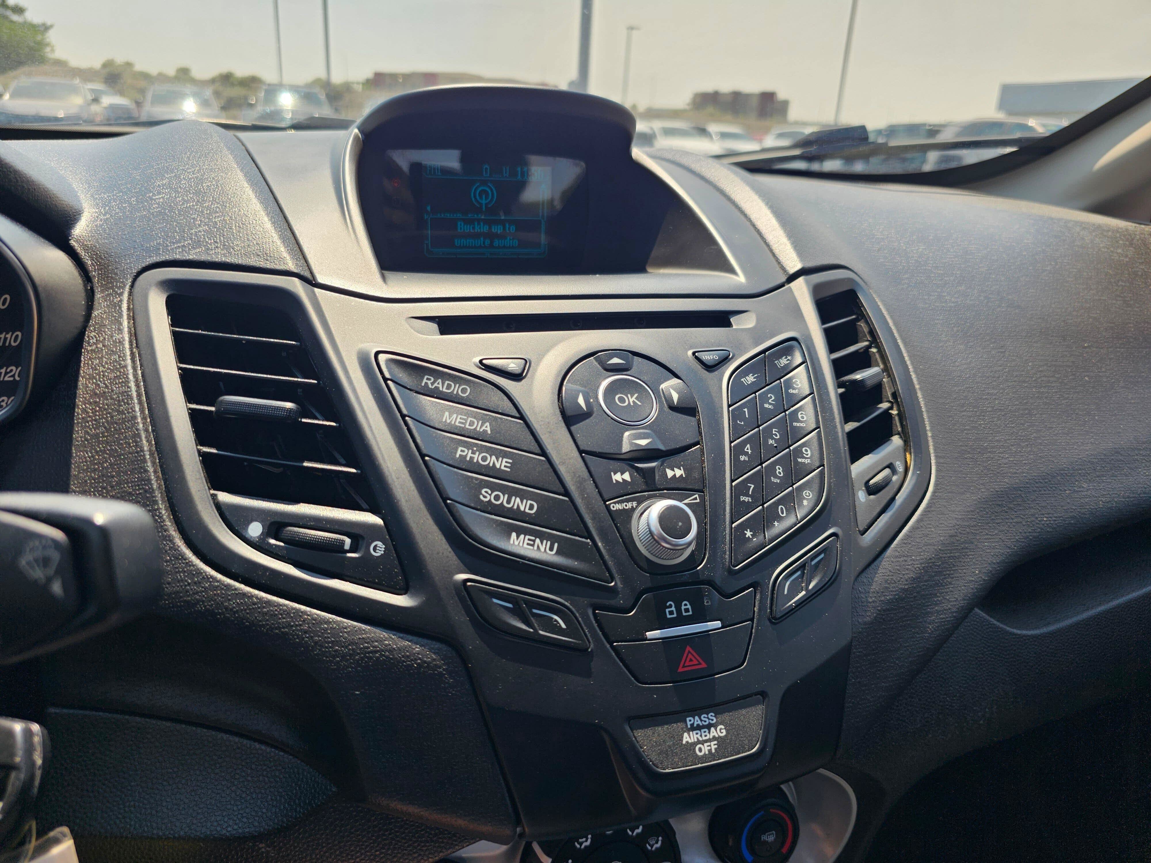 Used 2016 Ford Fiesta SE FWD image 25