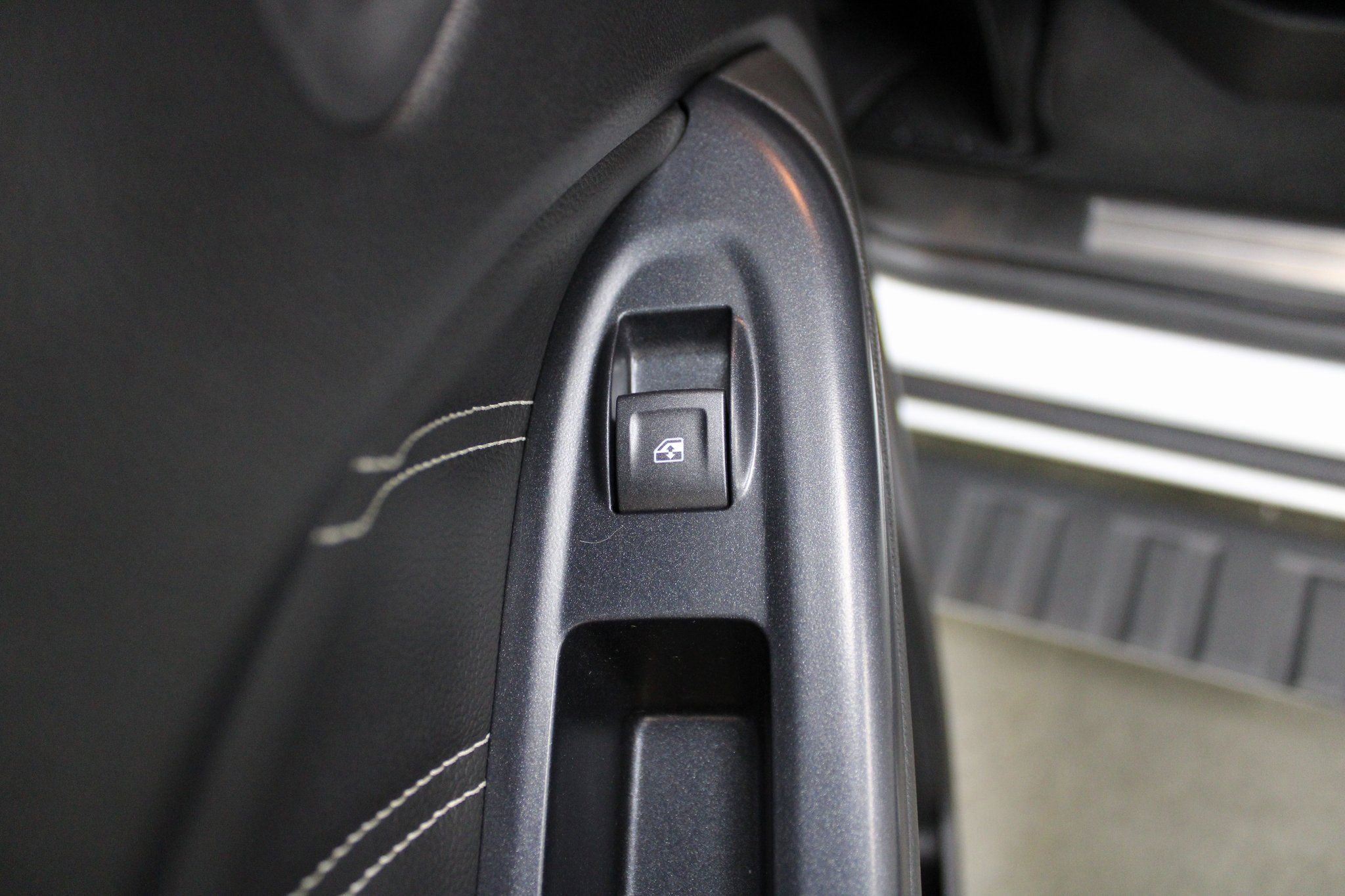 Used 2021 GMC Canyon Denali image 18