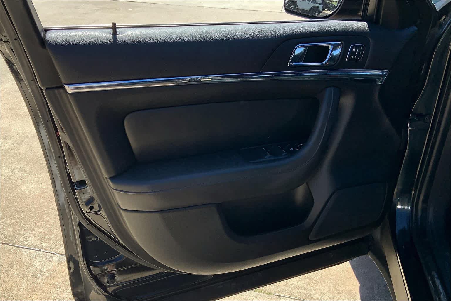Used 2014 Lincoln MKS FWD image 10