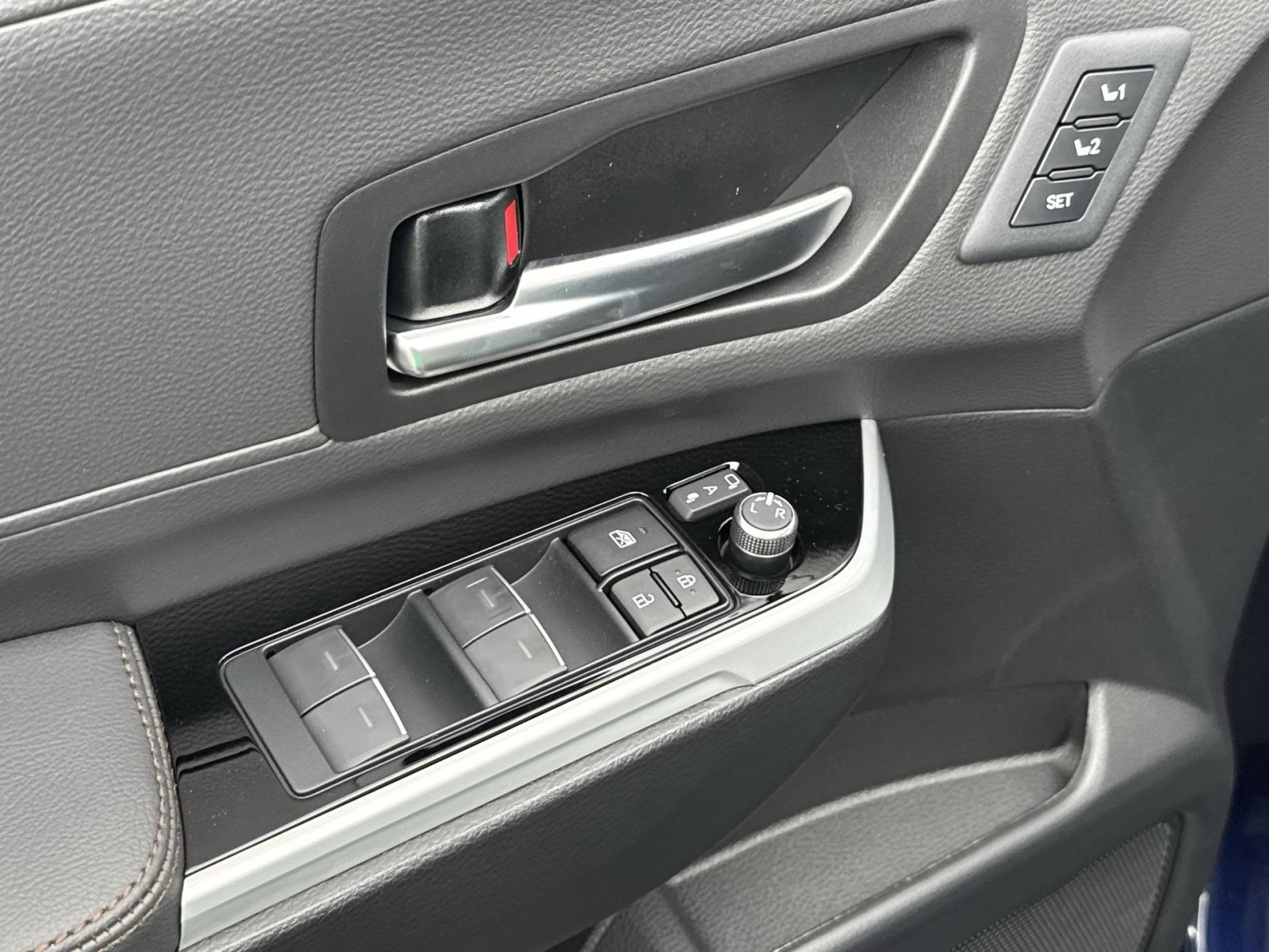 New 2026 Toyota Sienna Platinum AWD/4WD image 23