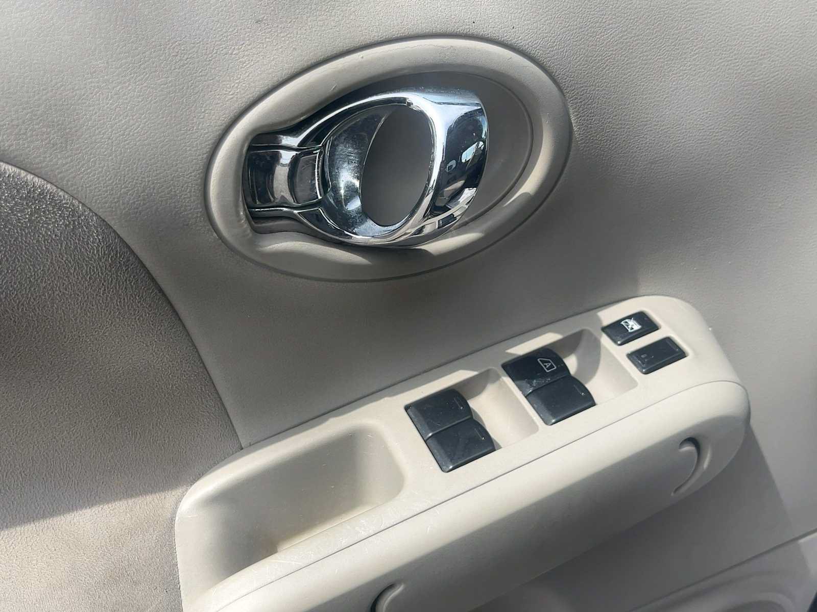 Used 2013 Nissan Cube 1.8 S w/ Interior Designer Pkg FWD image 25